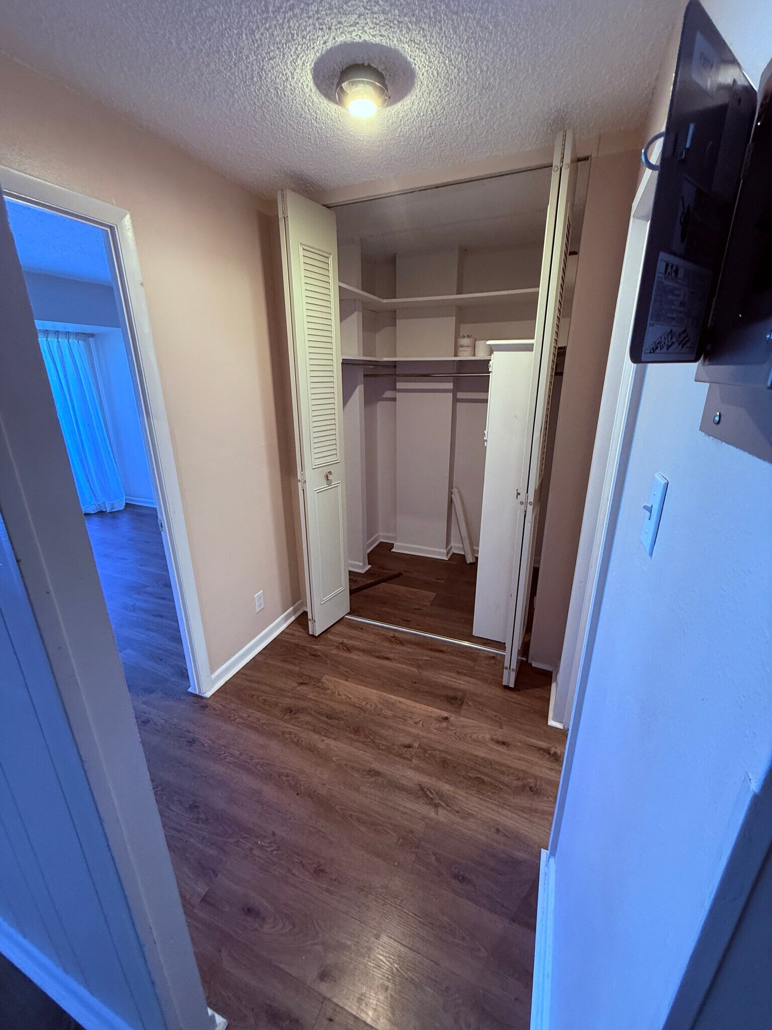 Walk-in Closet - 411 Lakewood Cir