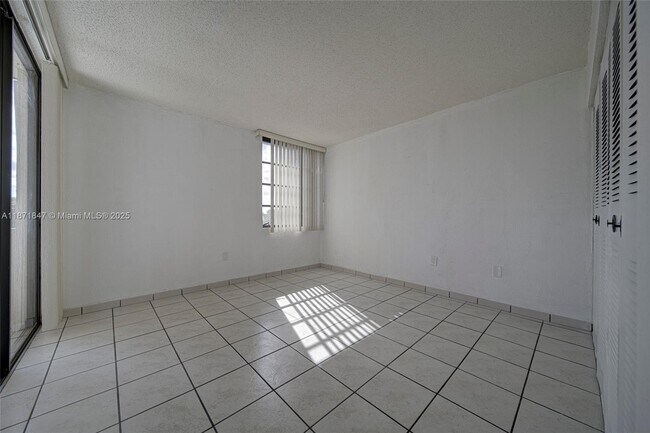 Building Photo - 10400 SW 108th Ave