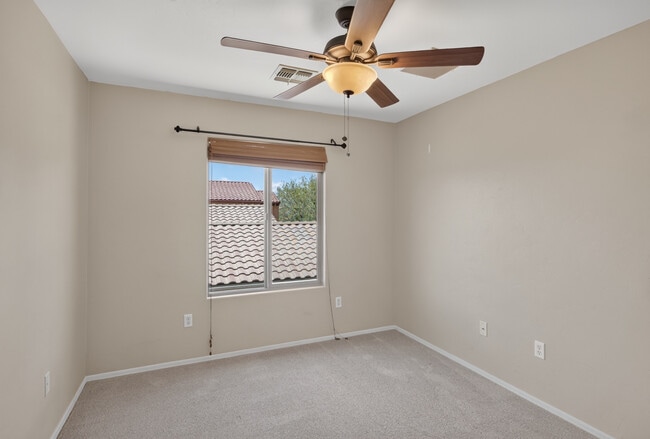 Building Photo - 6028 S Meadow Breeze Dr