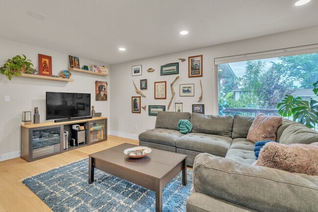 Building Photo - 4 Bedroom Home with Finished Basement, Chef’s Kitchen & Large Yard in Hampden Heights