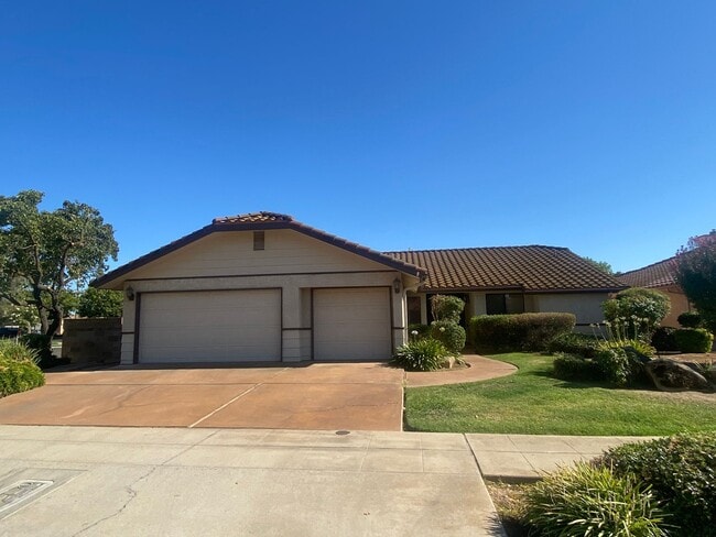 Primary Photo - Discover the Jewel of Madera 4-bedroom 3-bath