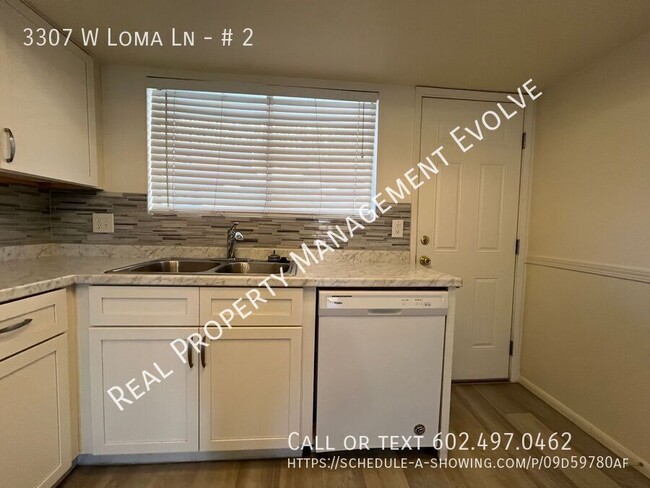 Building Photo - Updated Phoenix Condo -- MOVE-IN SPECIAL: ...