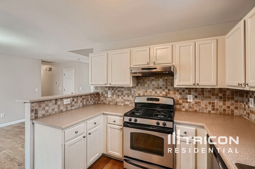Building Photo - 3160 Brookfield Dr SW