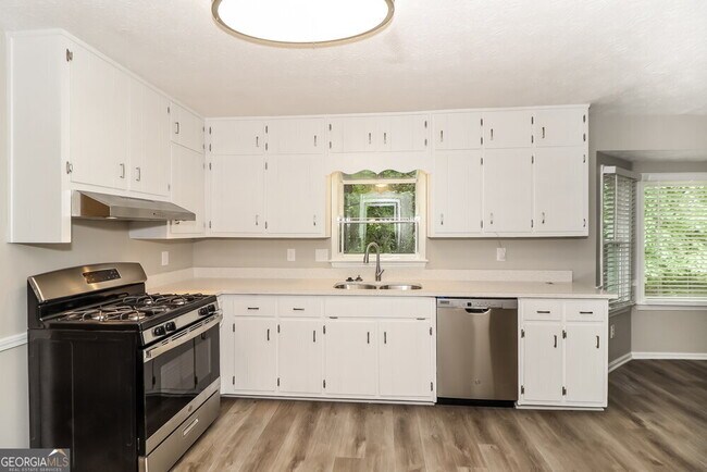 Building Photo - 3070 Revere Cir