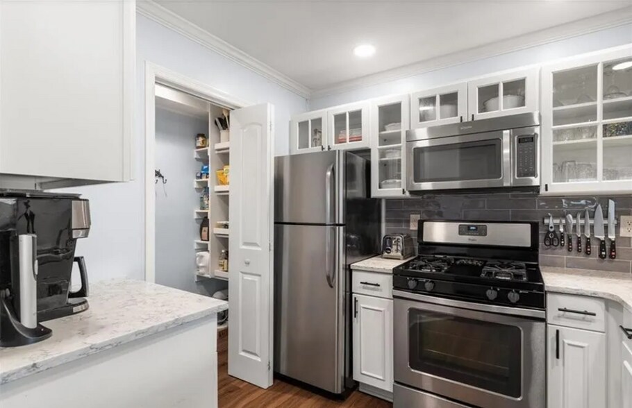 Building Photo - 209 14th St NE