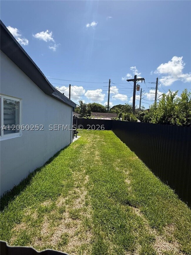 Building Photo - 225 SW 76th Ct