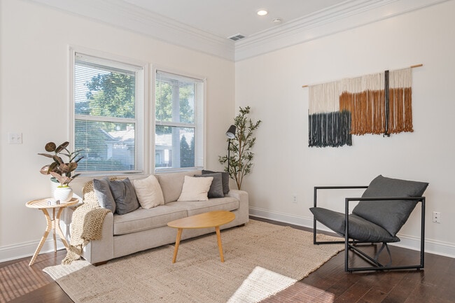 Building Photo - 951 Charles St