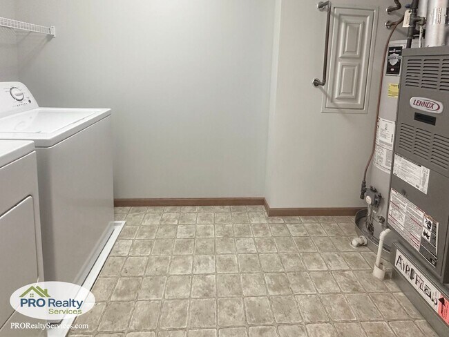 Building Photo - Recently Remodeled 3 Bedroom Townhome