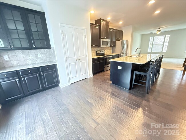 Building Photo - 1543 S Church St