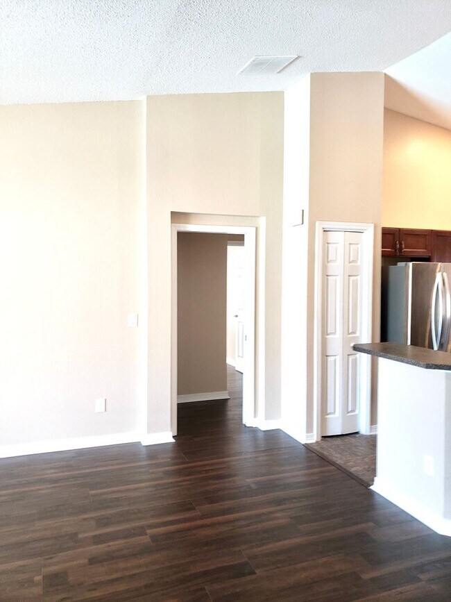 Building Photo - Beautiful home with Swimming Pool in the Hammocks. 4 bedroom 2 bath -Pool lawn service included!!!