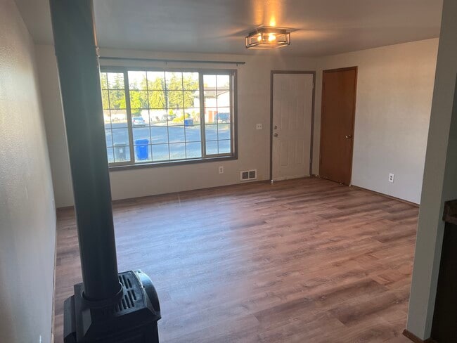 Building Photo - 899 Cathlamet Dr