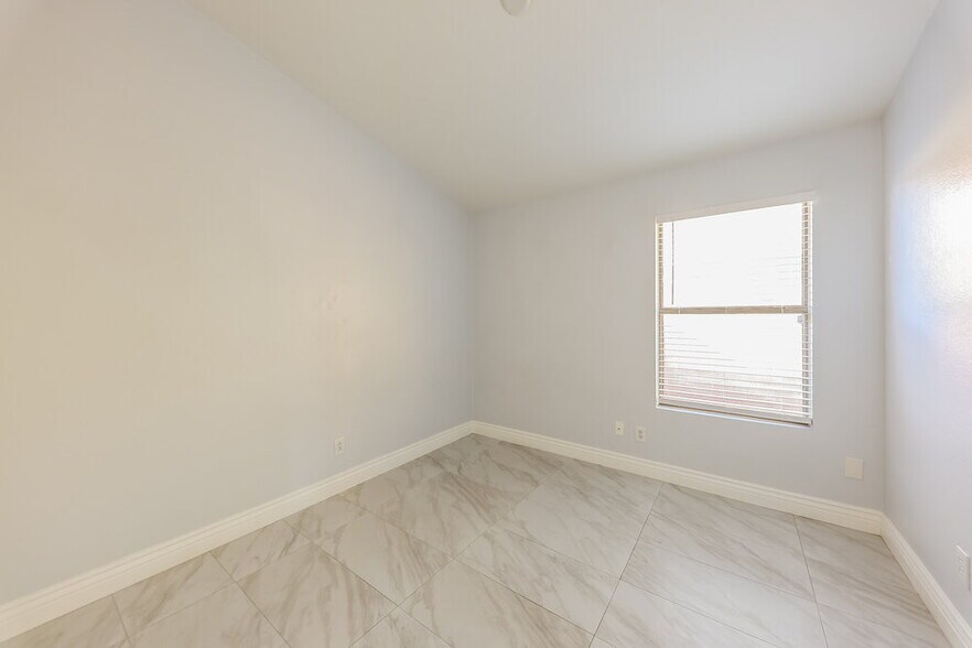 Building Photo - 6490 W Wahalla Ln