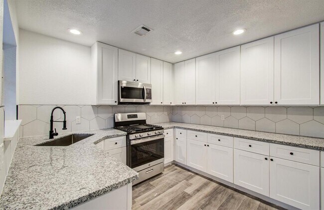Building Photo - 607 Jeb Stuart Ln