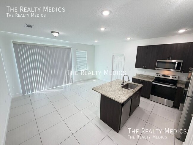 Building Photo - 2481 San Filippo Dr SE