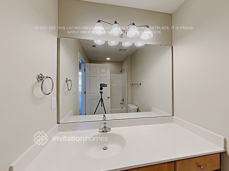 Building Photo - 1410 Nicklaus Dr