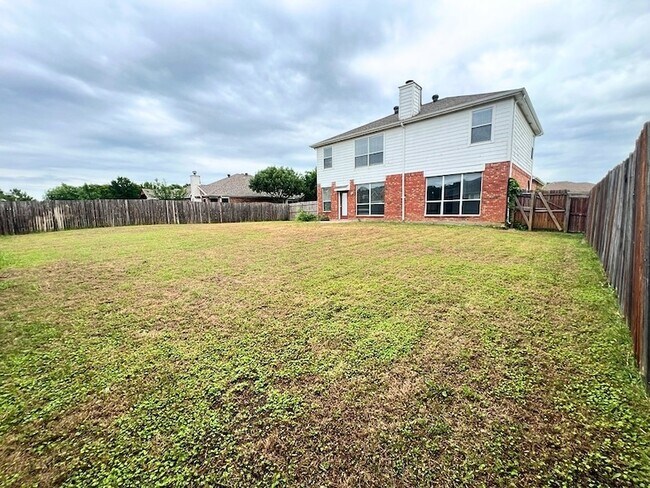 Building Photo - 2805 Crater Lake Ln