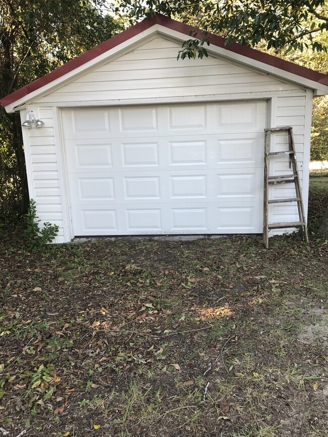 Building Photo - 2 bedroom House