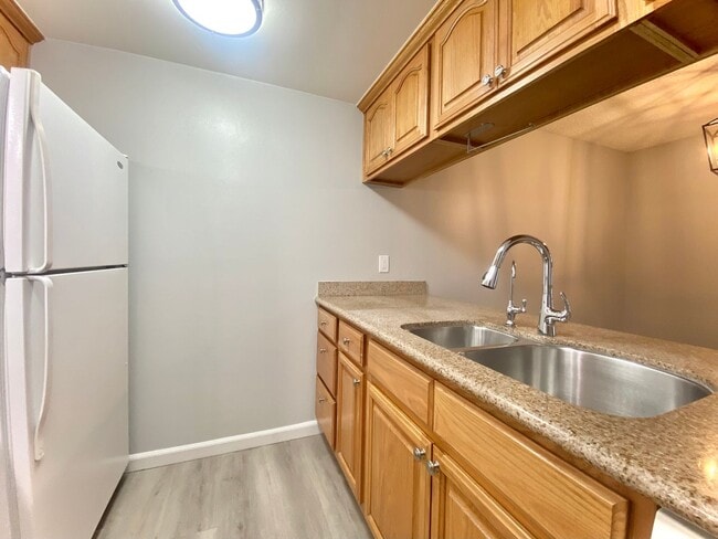 Building Photo - Charming 2-bedroom townhome in Fremont