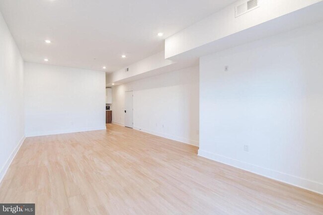 Building Photo - 4408 Lancaster Ave