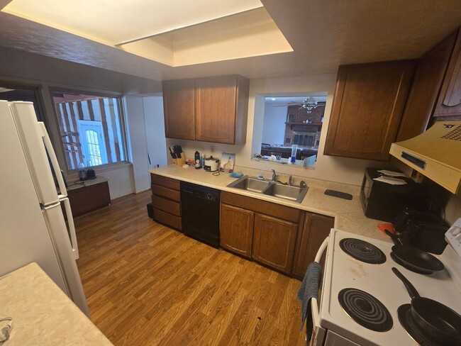 Building Photo - Rooms for Rent in Home Near SUU