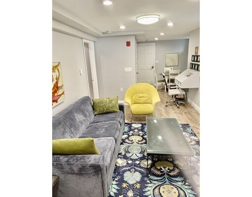 Building Photo - 726 Metropolitan Ave