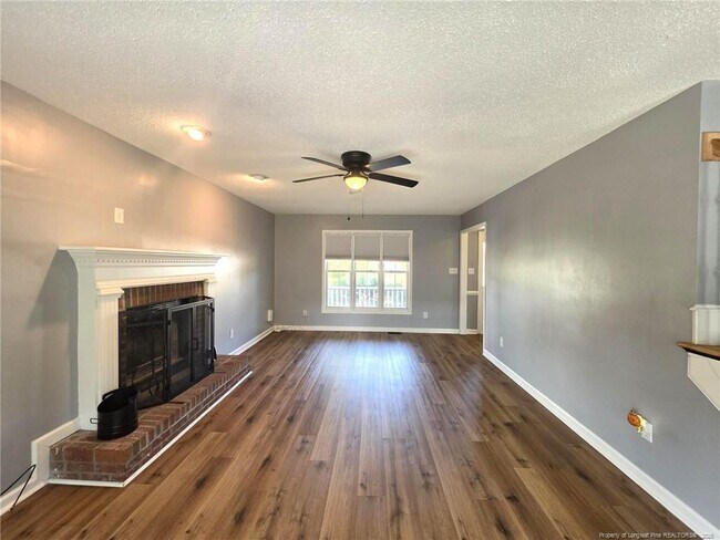 Building Photo - 2917 Franzia Dr
