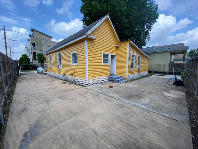 Building Photo - 1517 Summer St