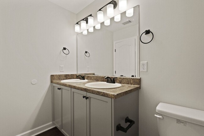 Building Photo - Spacious 4 Bedroom Home With Plenty of Space to Enjoy and Resort-style Amenities in Belmont Glen