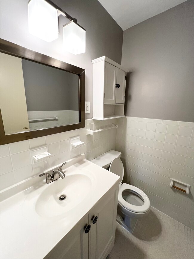 Building Photo - 20301 Shelburne Rd