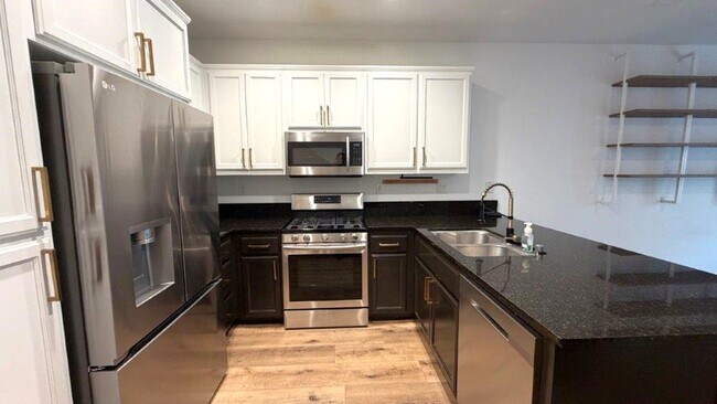 Building Photo - Concord Beautiful 3 bedroom 3 bathroom fully updated townhome, gated community!
