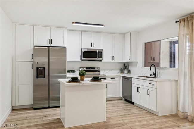 Building Photo - 2414 Paradise Village Way