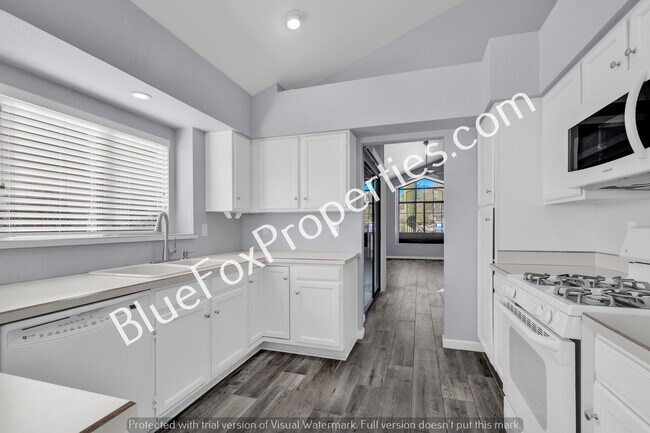 Building Photo - 9810 Amarosa