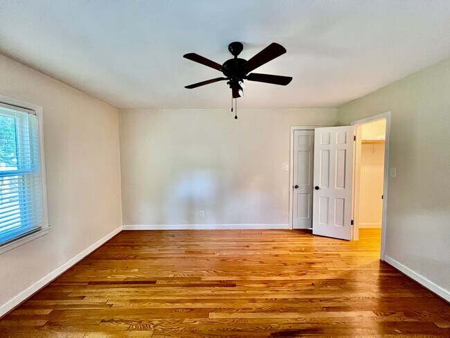 Building Photo - Brick ranch on half acre lot in Virginia B...