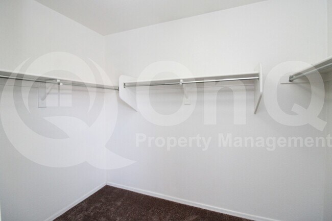 Building Photo - 6333 W Valencia Dr