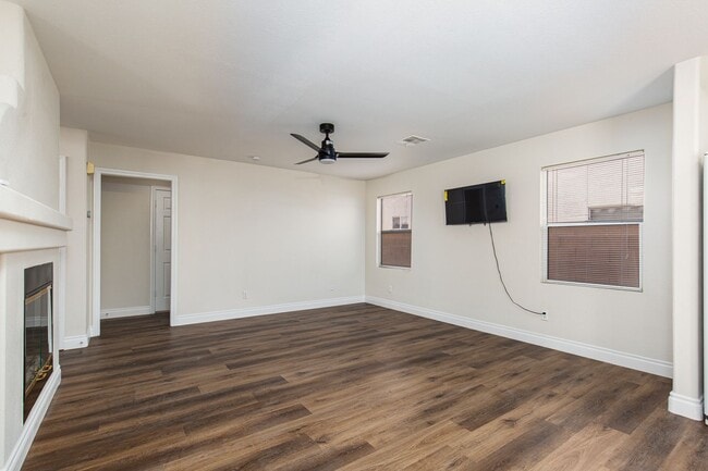 Building Photo - Recently renovated 4 br home in the Southwest