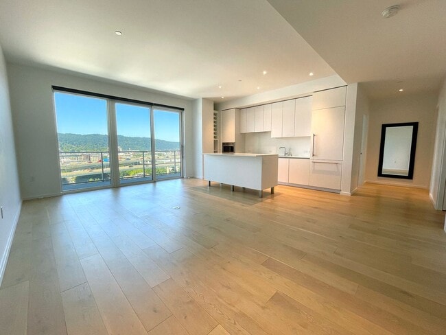 Building Photo - Spacious Vista Pearl Condo with Bonus Den,...