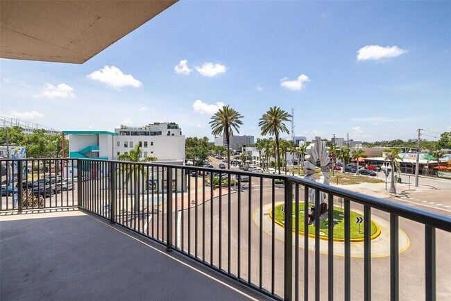 Building Photo - 1010 Central Ave N