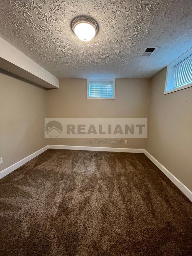 Building Photo - 4013 Elora Ln