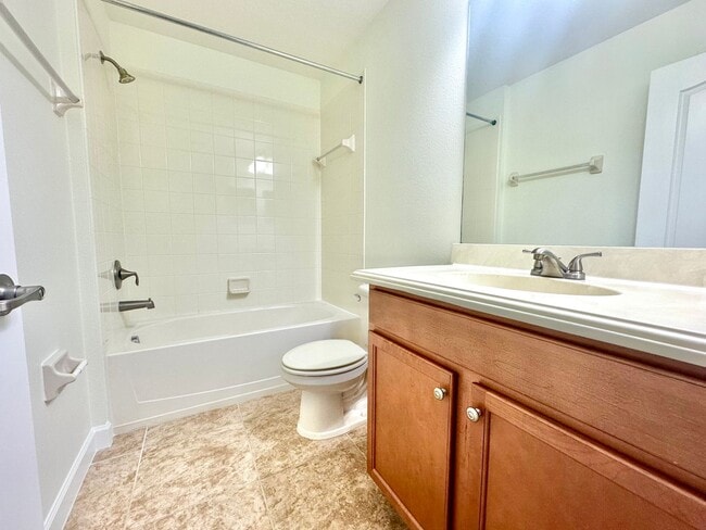 Building Photo - Upscale and modern 5bedroom/2.5bath home in Festival Community!