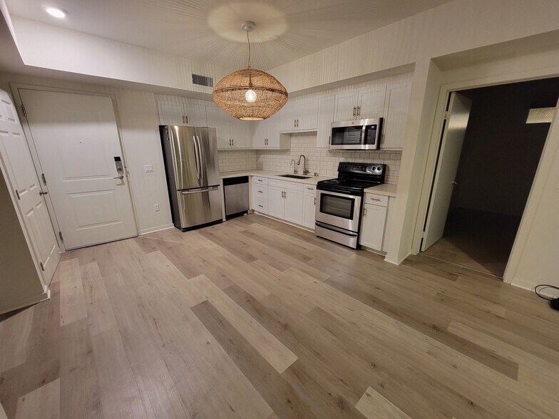 Building Photo - 12655 Bluff Creek Dr