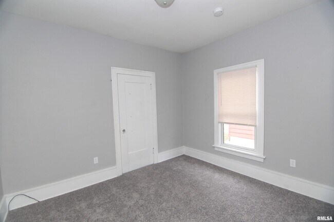 Building Photo - 1124 18th Ave