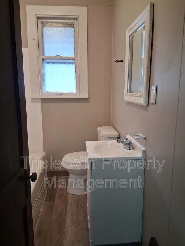 Building Photo - 4891 Hummelsheim Ave