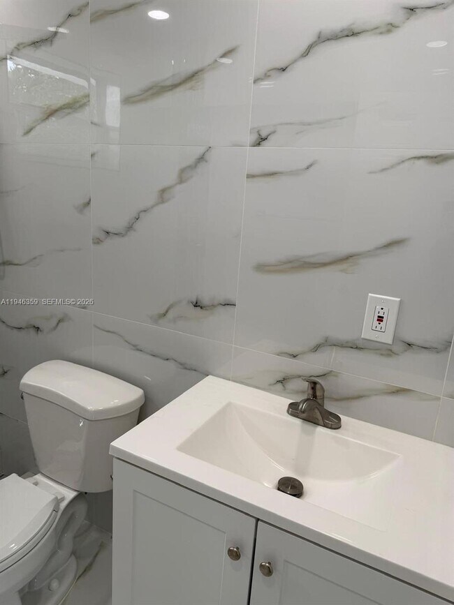 Building Photo - 730 Curtiss Dr