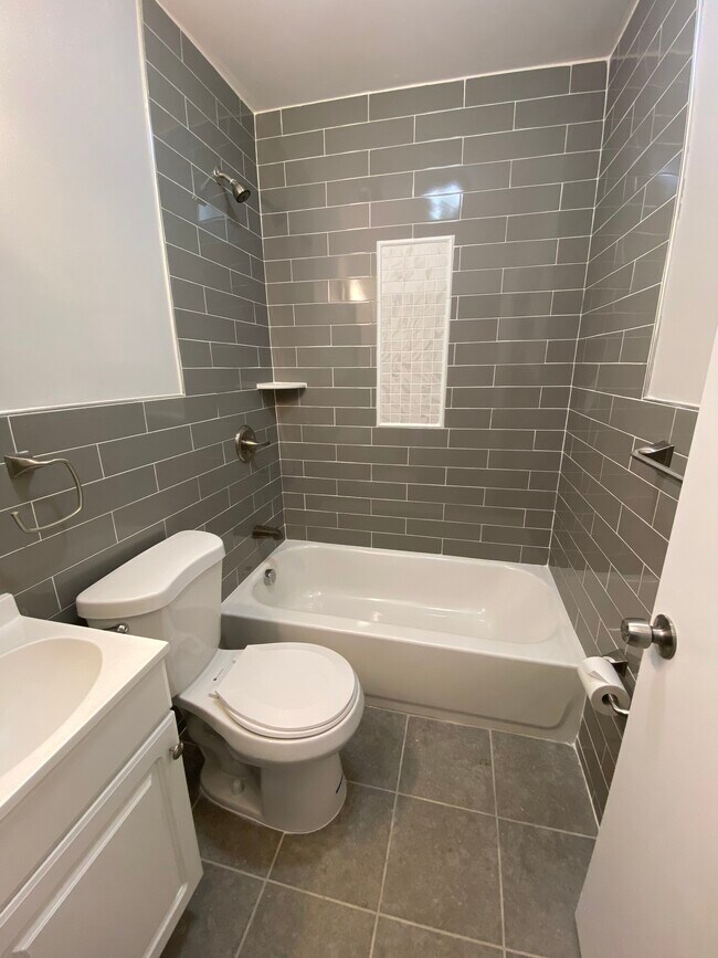 Building Photo - 48 Entwistle Ave