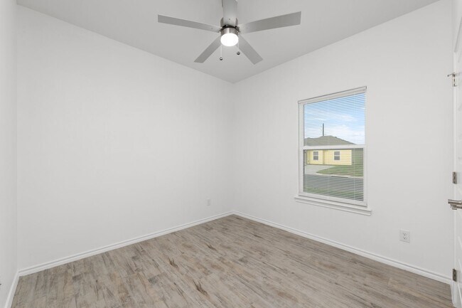 Building Photo - 2718 Maria Dr