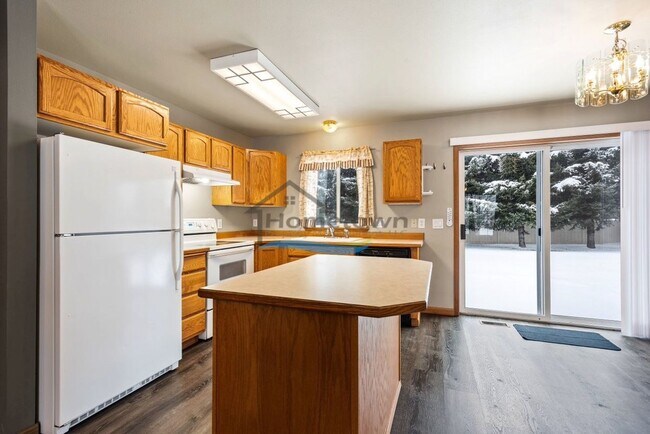 Building Photo - Sweet 2 Bed 1 Bath House with a Fenced Yard in Post Falls!