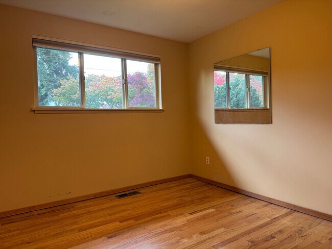 Building Photo - Cozy 5 bedr 3 bath rambler with daylight b...