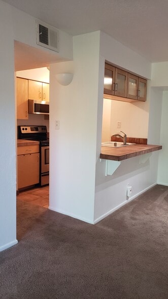 Building Photo - 941 Calle Mejia