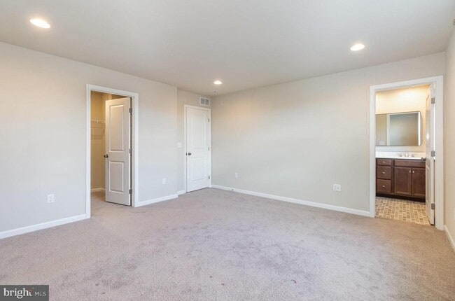 Building Photo - 1726 Bradley Dr