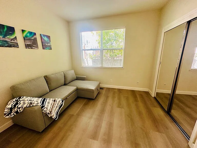 Building Photo - 2052 Twin Creeks Pl